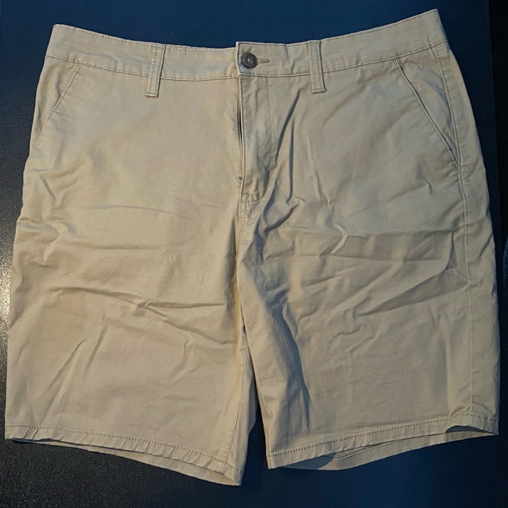 RSQ MID-LENGTH CHINO SHORTS ‼️